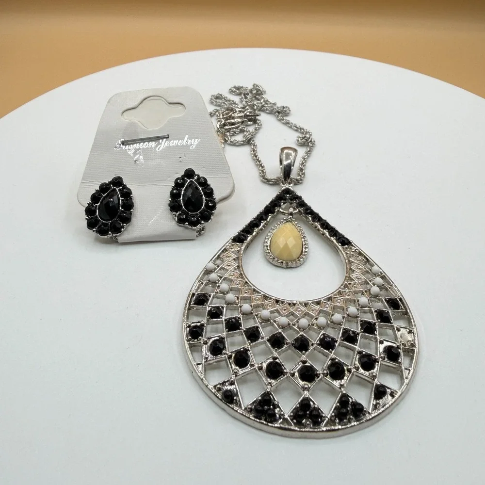 N/A dramatic silver